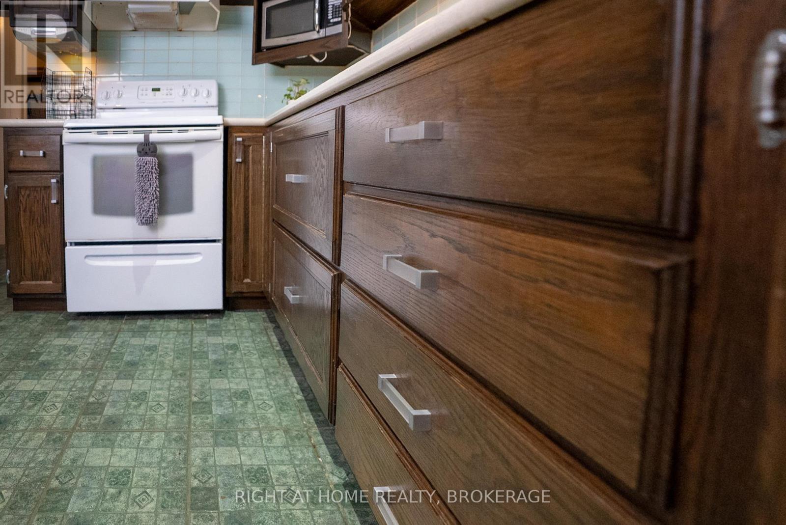 88 Chaplin Avenue, St. Catharines, Ontario  L2R 2E7 - Photo 14 - X12562656