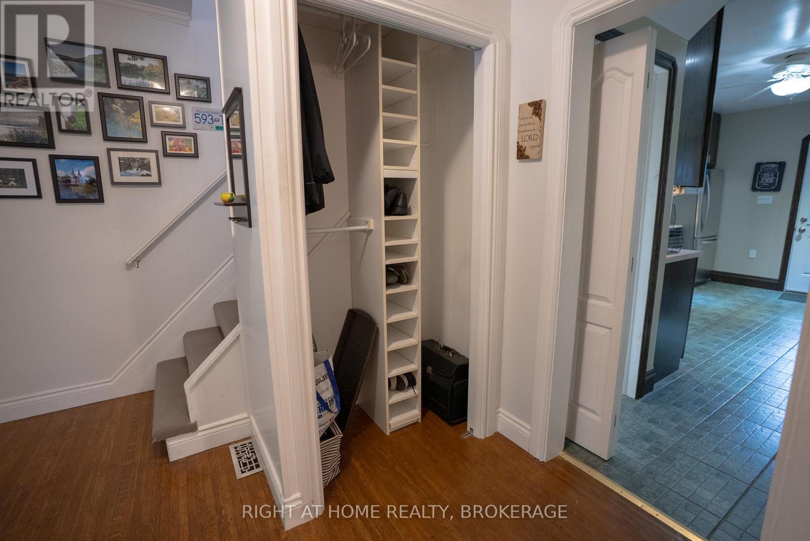 88 Chaplin Avenue, St. Catharines, Ontario  L2R 2E7 - Photo 5 - X12562656