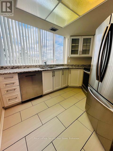 423 - 1001 Cedarglen Gate, Mississauga, Ontario  L5C 4R2 - Photo 8 - W12560878