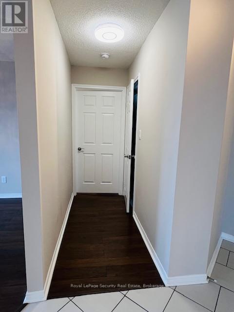 423 - 1001 Cedarglen Gate, Mississauga, Ontario  L5C 4R2 - Photo 9 - W12560878