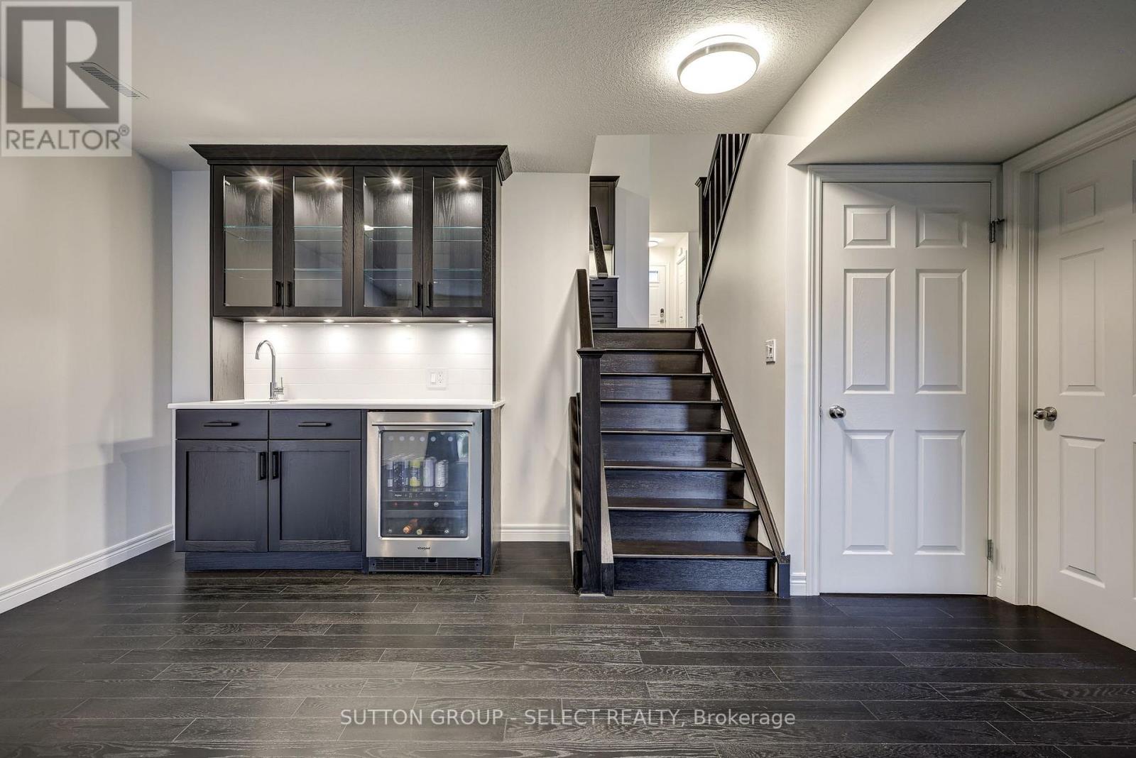 Photo 15 of 41 for 21 Alderwood Court