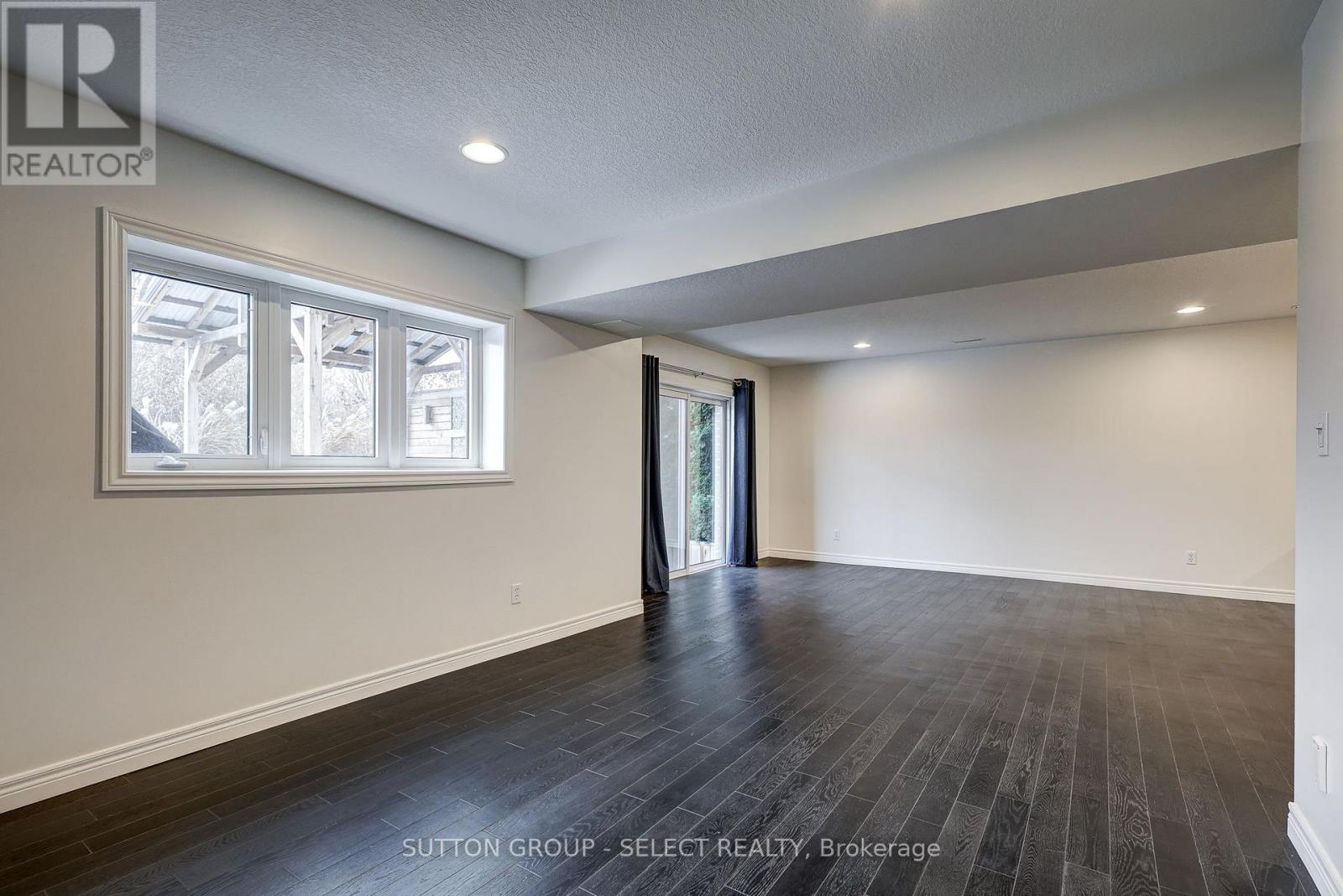 Photo 18 of 41 for 21 Alderwood Court