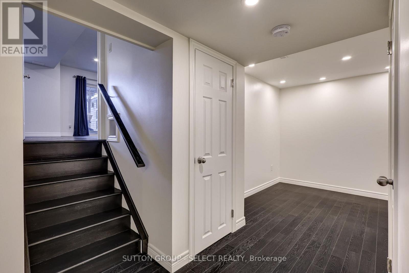 Photo 19 of 41 for 21 Alderwood Court