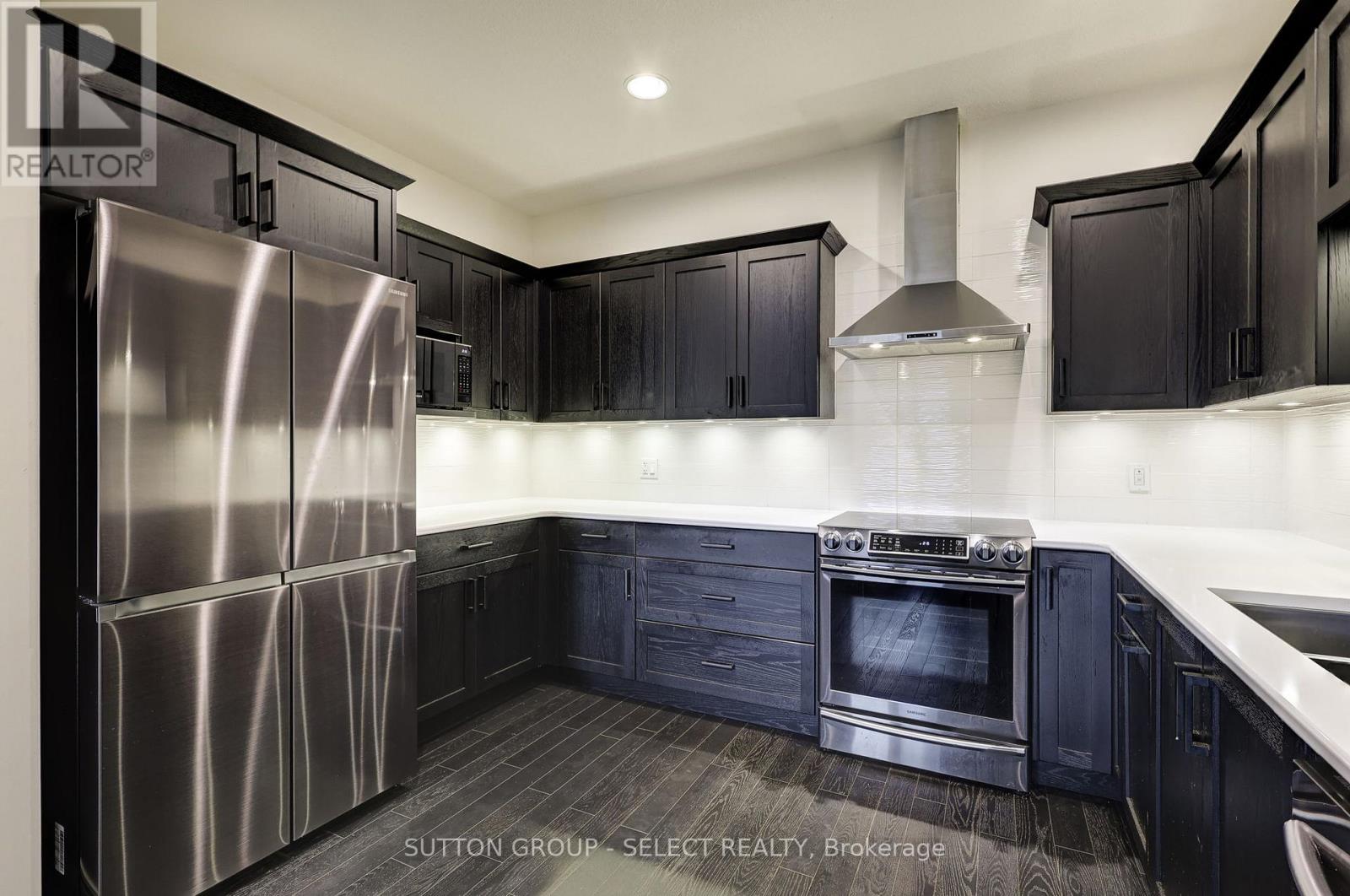 Photo 8 of 41 for 21 Alderwood Court