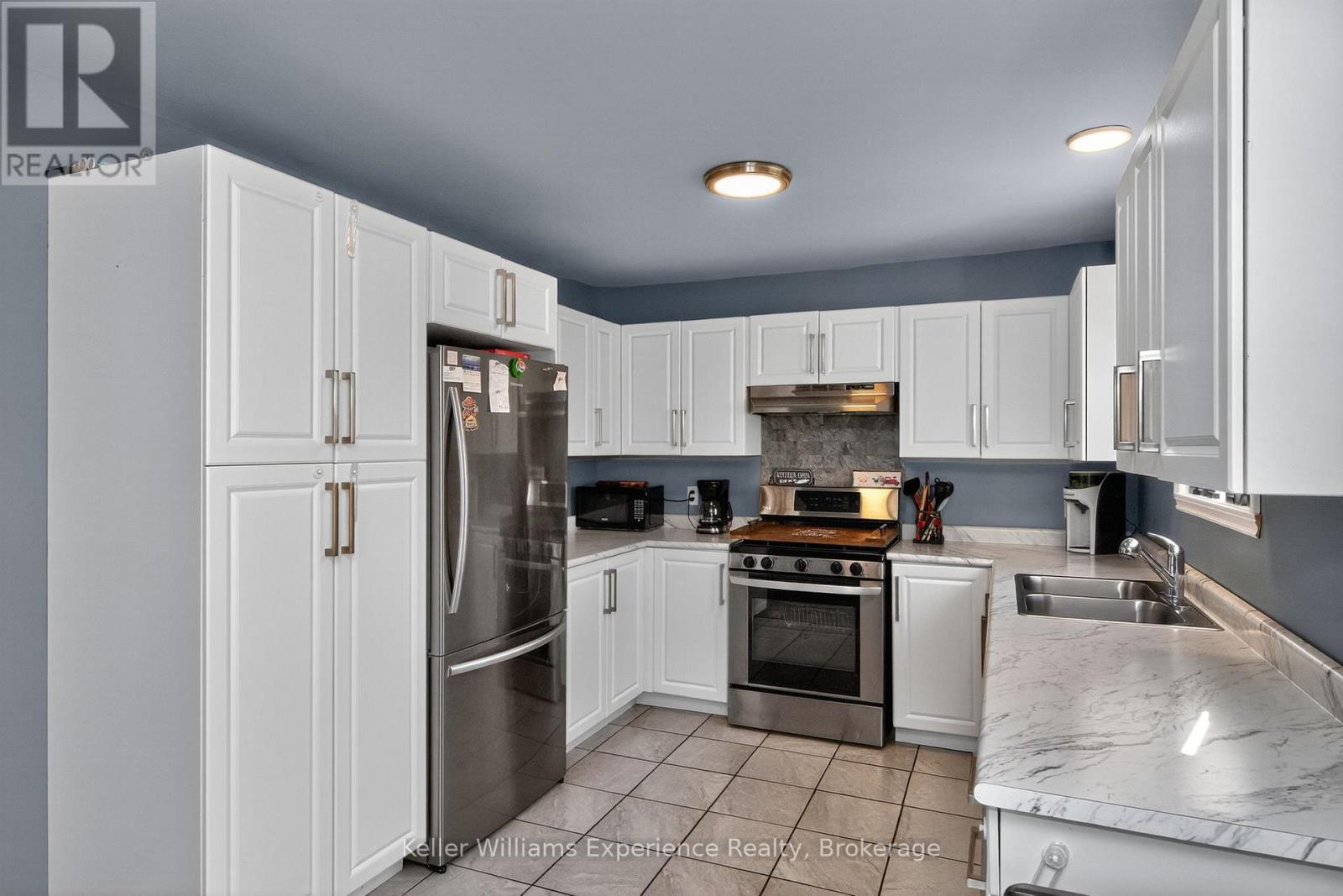 296 Church Street, Penetanguishene, Ontario  L9M 1G5 - Photo 14 - S12562658