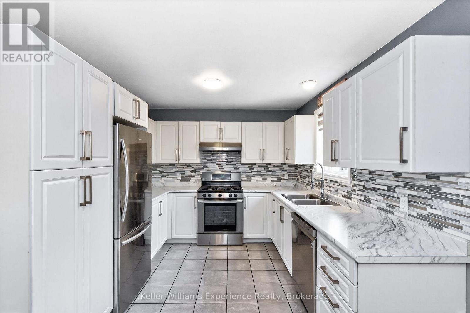 296 Church Street, Penetanguishene, Ontario  L9M 1G5 - Photo 5 - S12562658