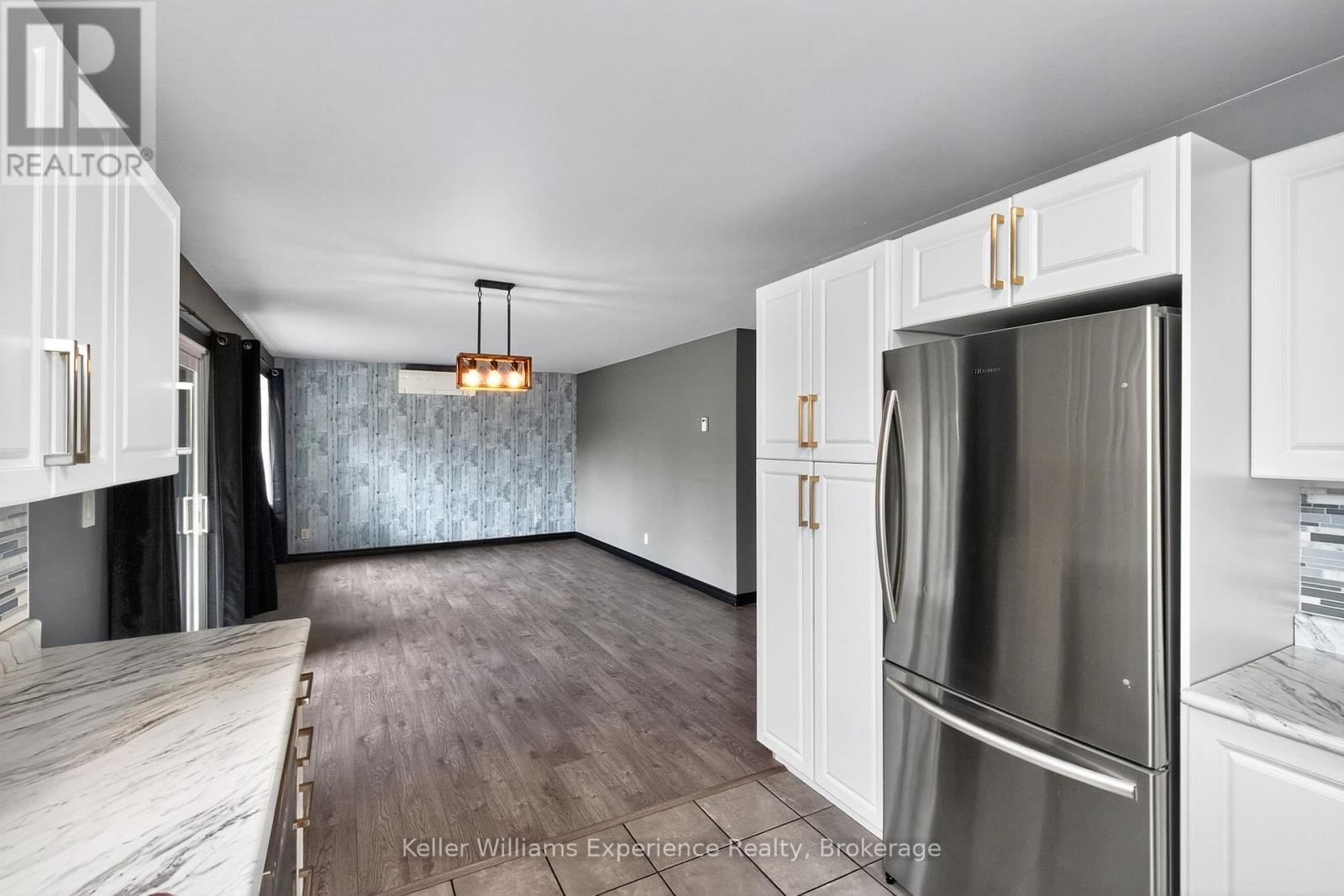 296 Church Street, Penetanguishene, Ontario  L9M 1G5 - Photo 6 - S12562658