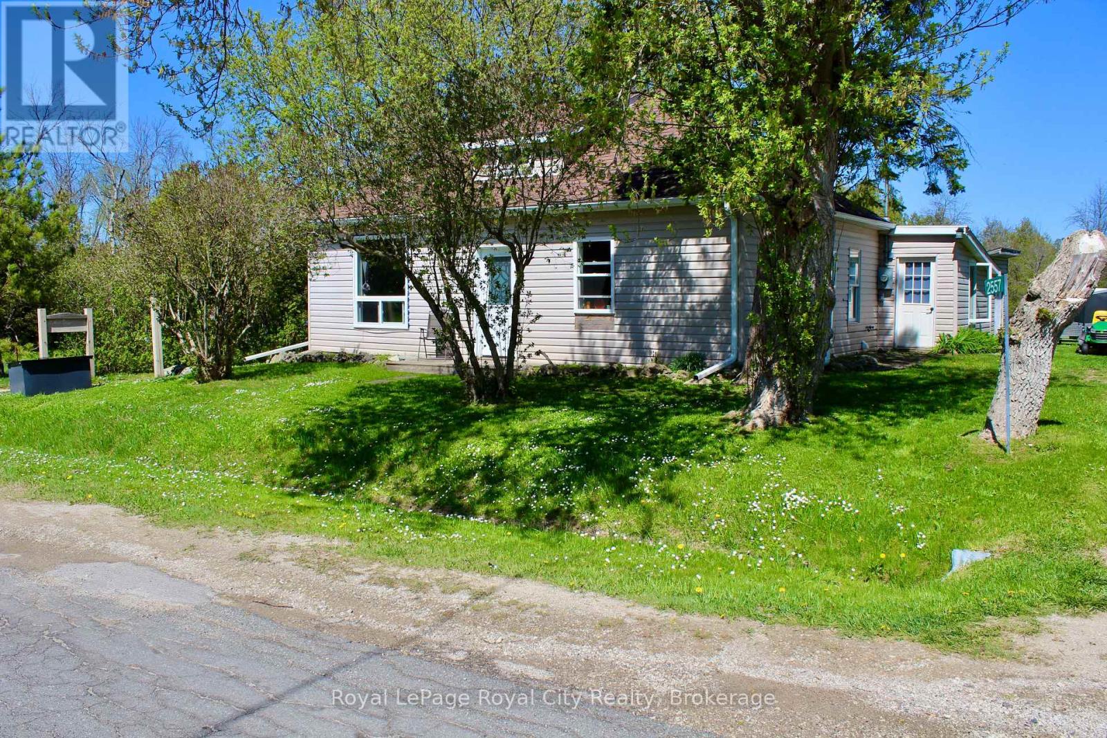 2557 Bruce 9 Road, Northern Bruce Peninsula, Ontario  N0H 1W0 - Photo 2 - X12160205
