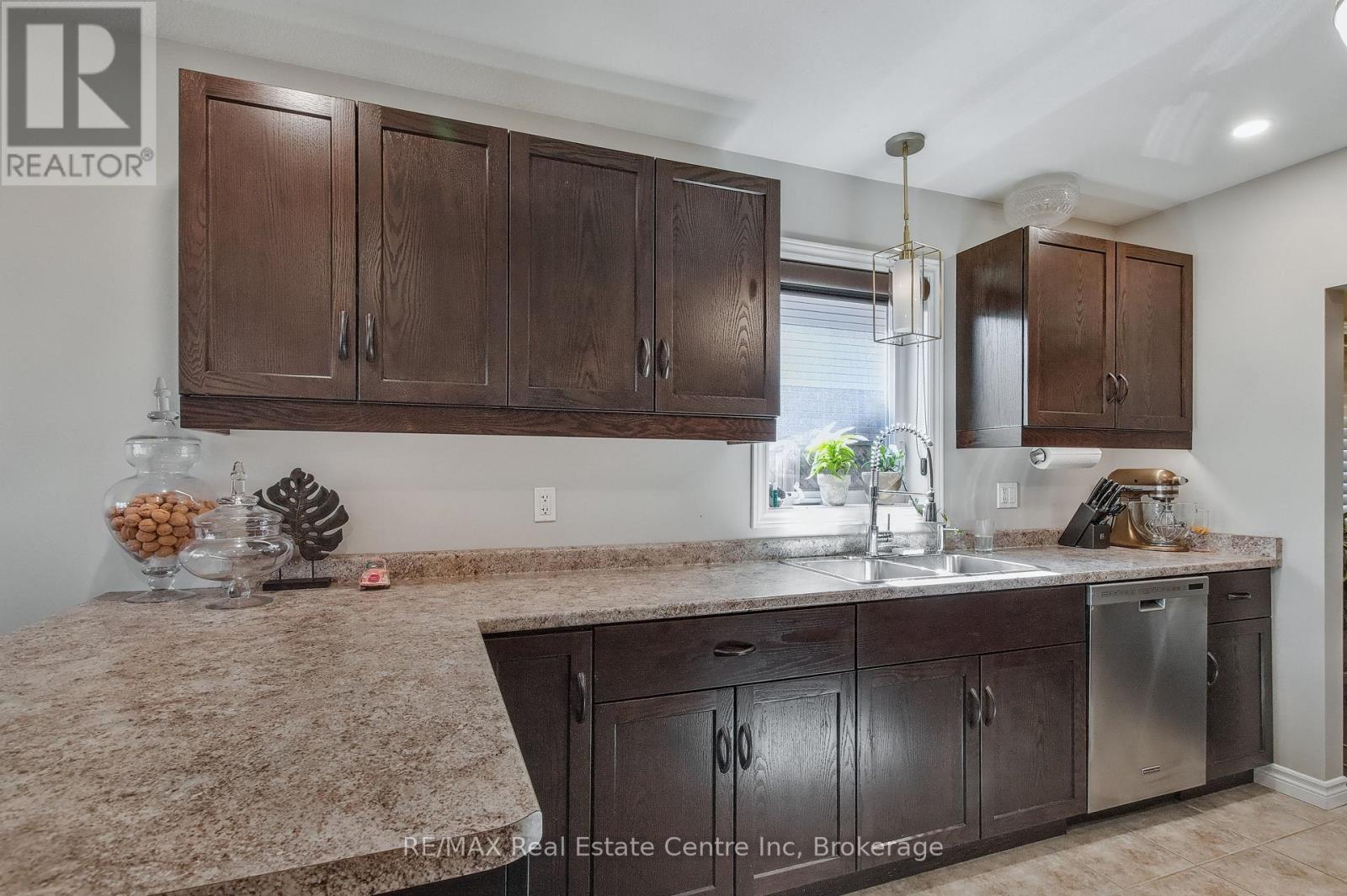 70 Mcgowan Street, Centre Wellington, Ontario  N0B 1S0 - Photo 10 - X12562642