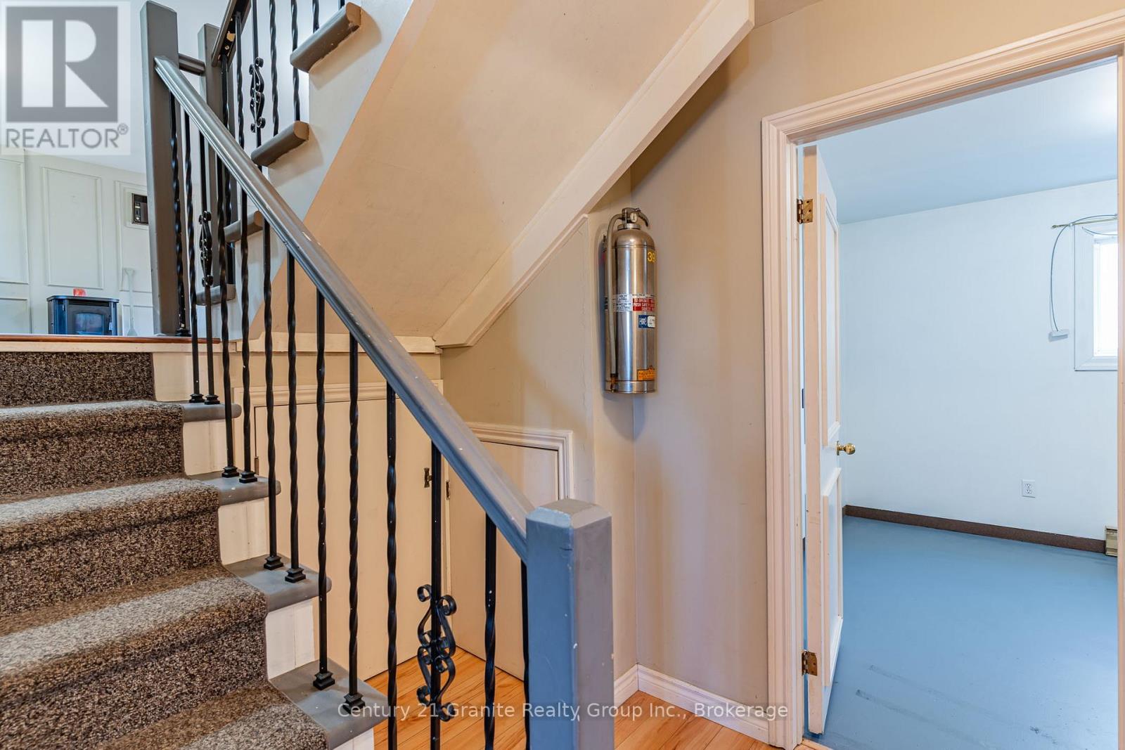 1061 Clear Lake Road, Minden Hills (Lutterworth), Ontario  K0M 2K0 - Photo 21 - X12562734