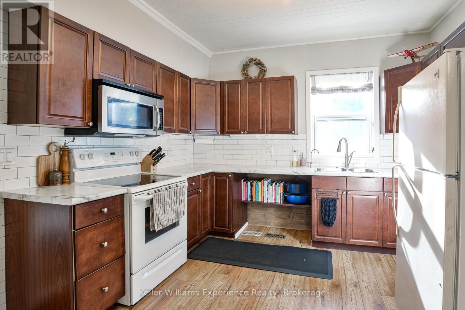 14 Edward Street, Bracebridge (Macaulay), Ontario  P1L 1H5 - Photo 14 - X12562840