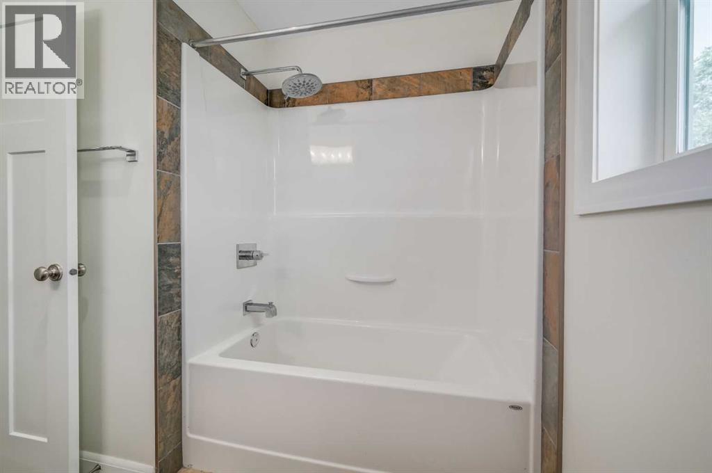 7418 36 Avenue Nw, Calgary, Alberta  T3B 1V3 - Photo 23 - A2261534