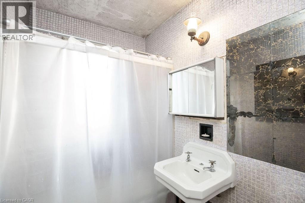 156 East 36th Street, Hamilton, Ontario L8V 3Z4 - Photo 32 - 40789531