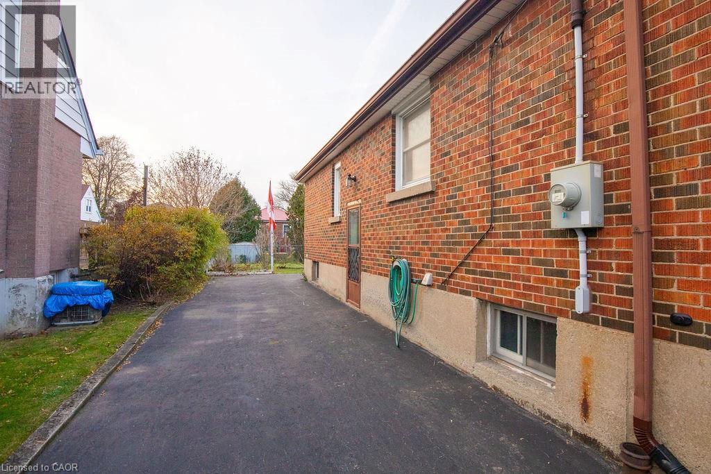 156 East 36th Street, Hamilton, Ontario L8V 3Z4 - Photo 6 - 40789531