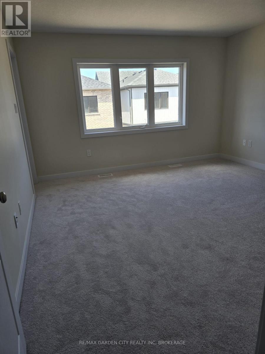 73 Keelson Street, Welland, Ontario  L2B 0M4 - Photo 14 - X12390907