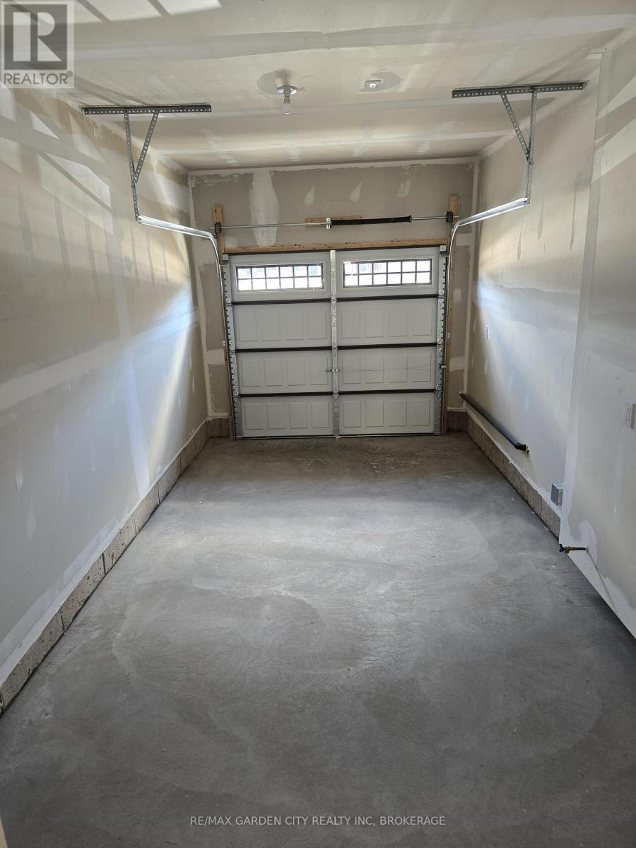 73 Keelson Street, Welland, Ontario  L2B 0M4 - Photo 25 - X12390907