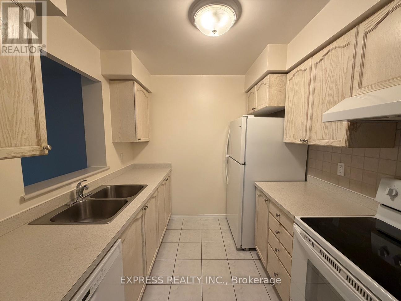 1005 - 29 Pemberton Avenue, Toronto, Ontario  M2M 4L5 - Photo 2 - C12562672