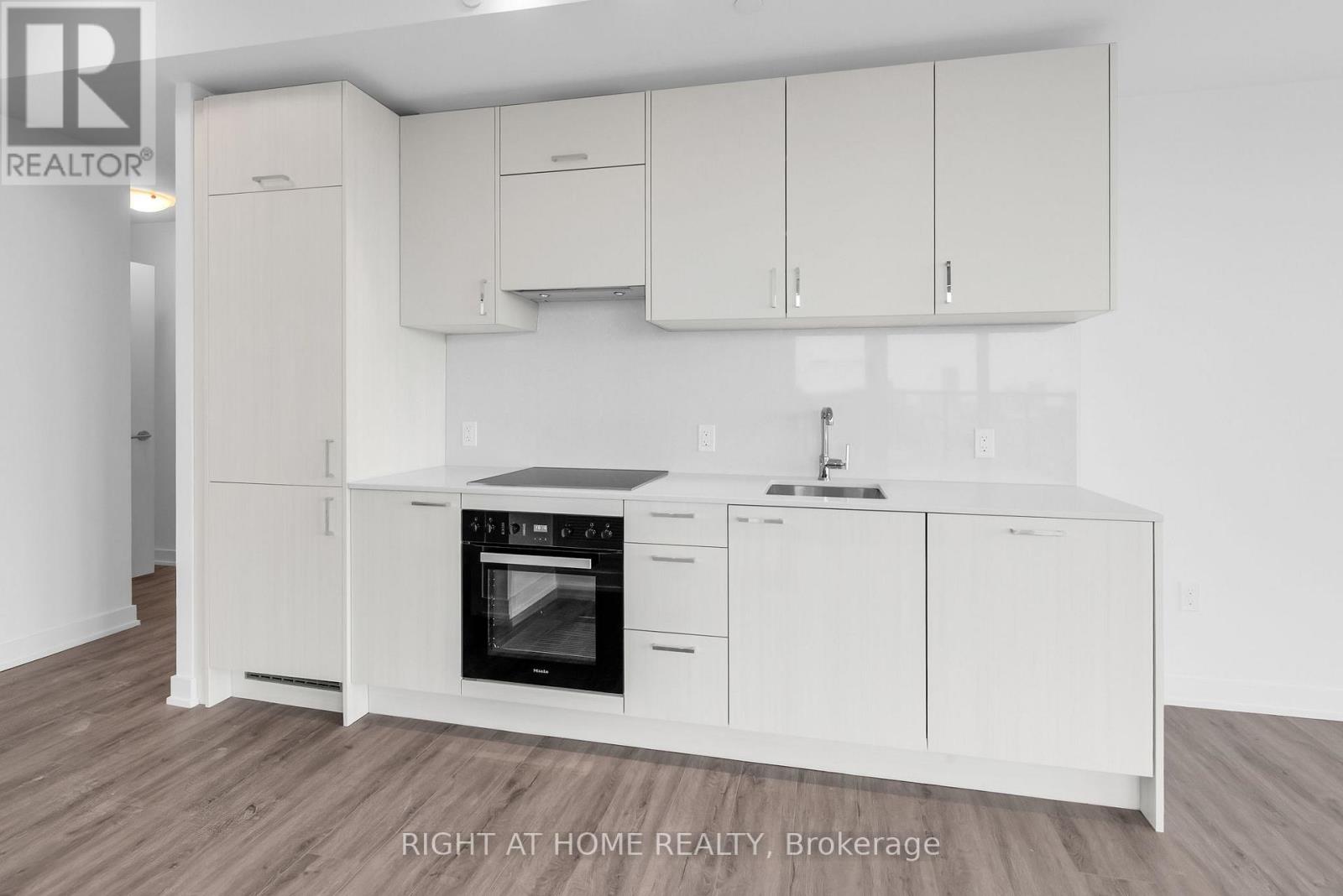 919 - 1 Quarrington Lane, Toronto, Ontario  M3C 1H7 - Photo 4 - C12562718