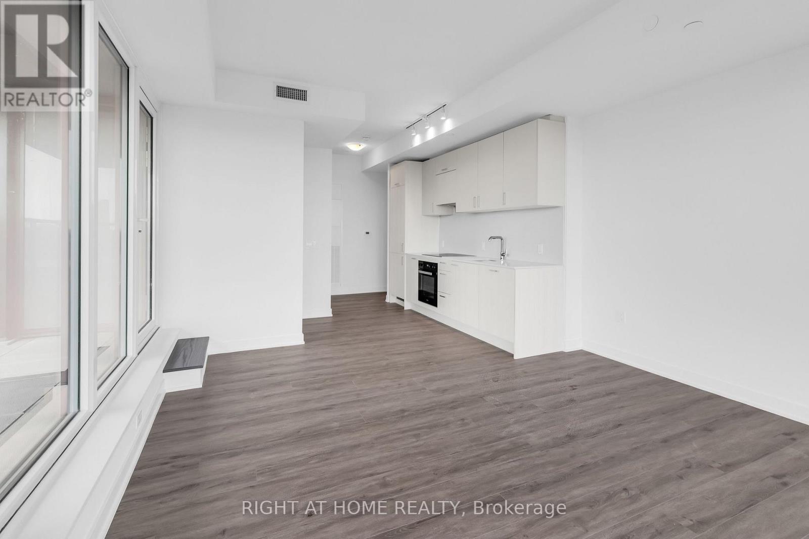 919 - 1 Quarrington Lane, Toronto, Ontario  M3C 1H7 - Photo 8 - C12562718