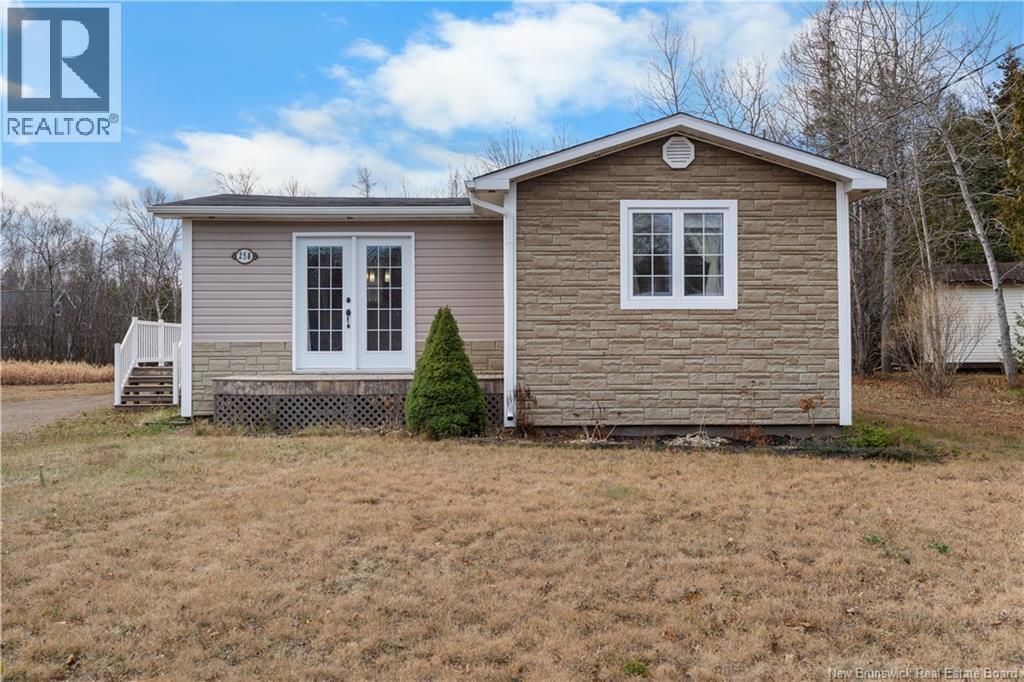 258 Principale, Pointe-Verte, New Brunswick  E8J 2W8 - Photo 2 - NB130379