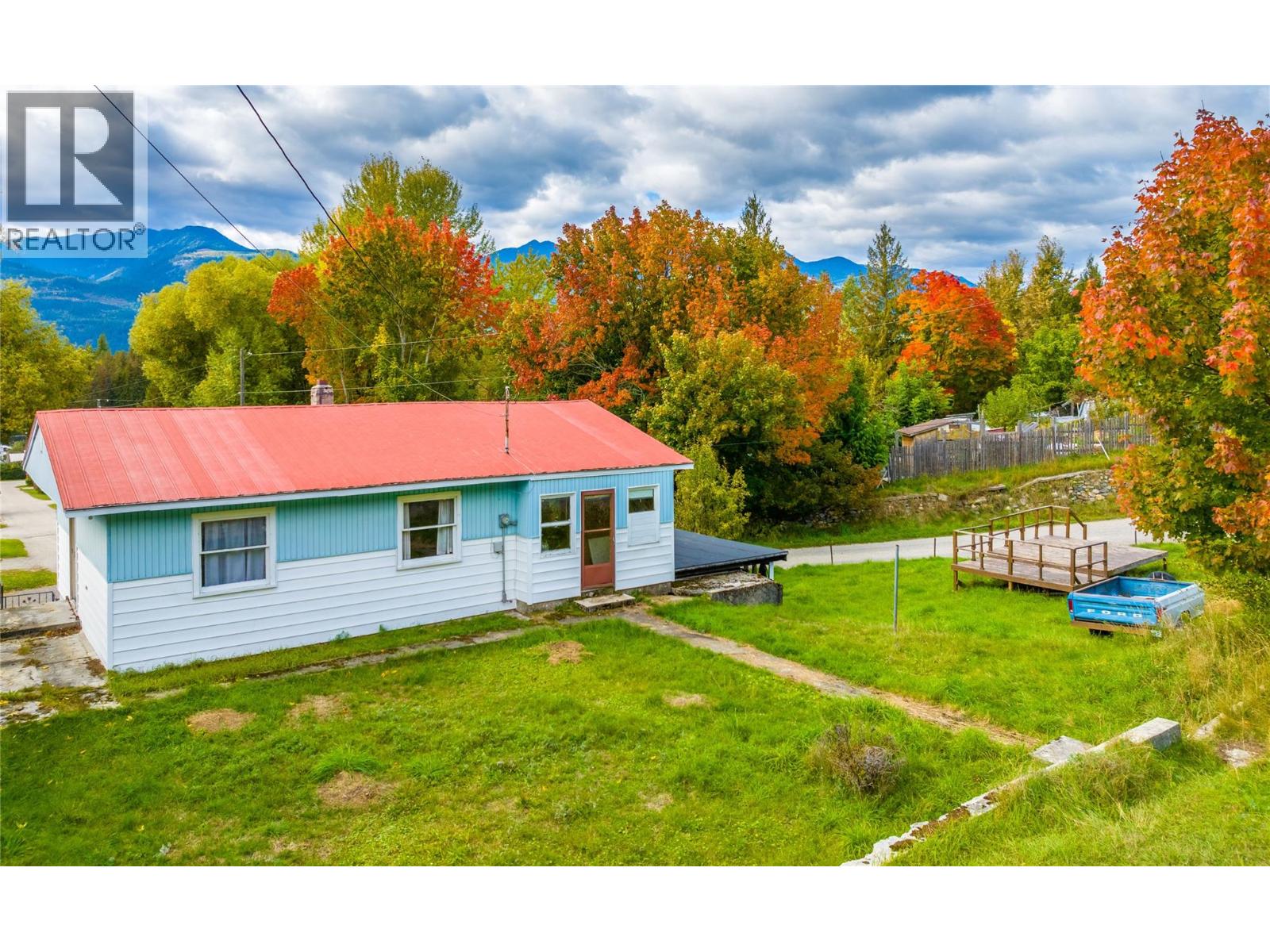 1537 Russel Avenue, Riondel, British Columbia  V0B 2B0 - Photo 4 - 10340061