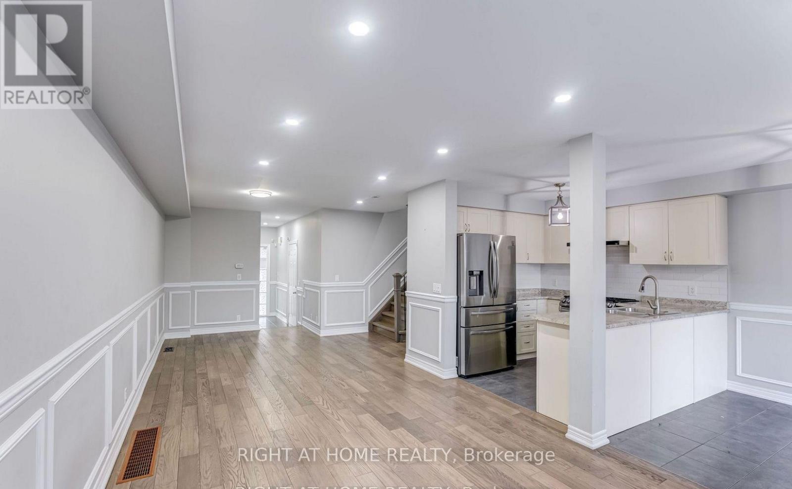 2341 Steeplechase Street, Oshawa, Ontario  L1L 0C8 - Photo 4 - E12562732