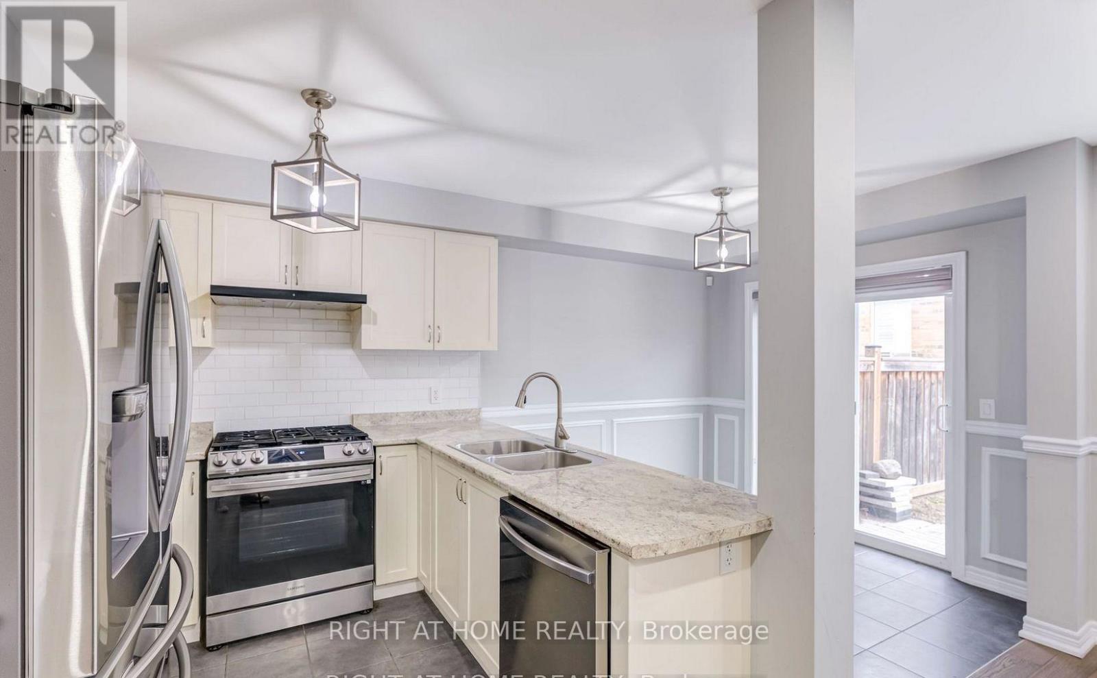 2341 Steeplechase Street, Oshawa, Ontario  L1L 0C8 - Photo 6 - E12562732