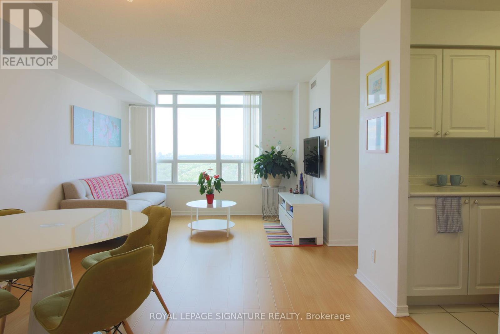 2210 - 8 Hillcrest Avenue, Toronto, Ontario M2N 6Y6 - Photo 2 - C12508254