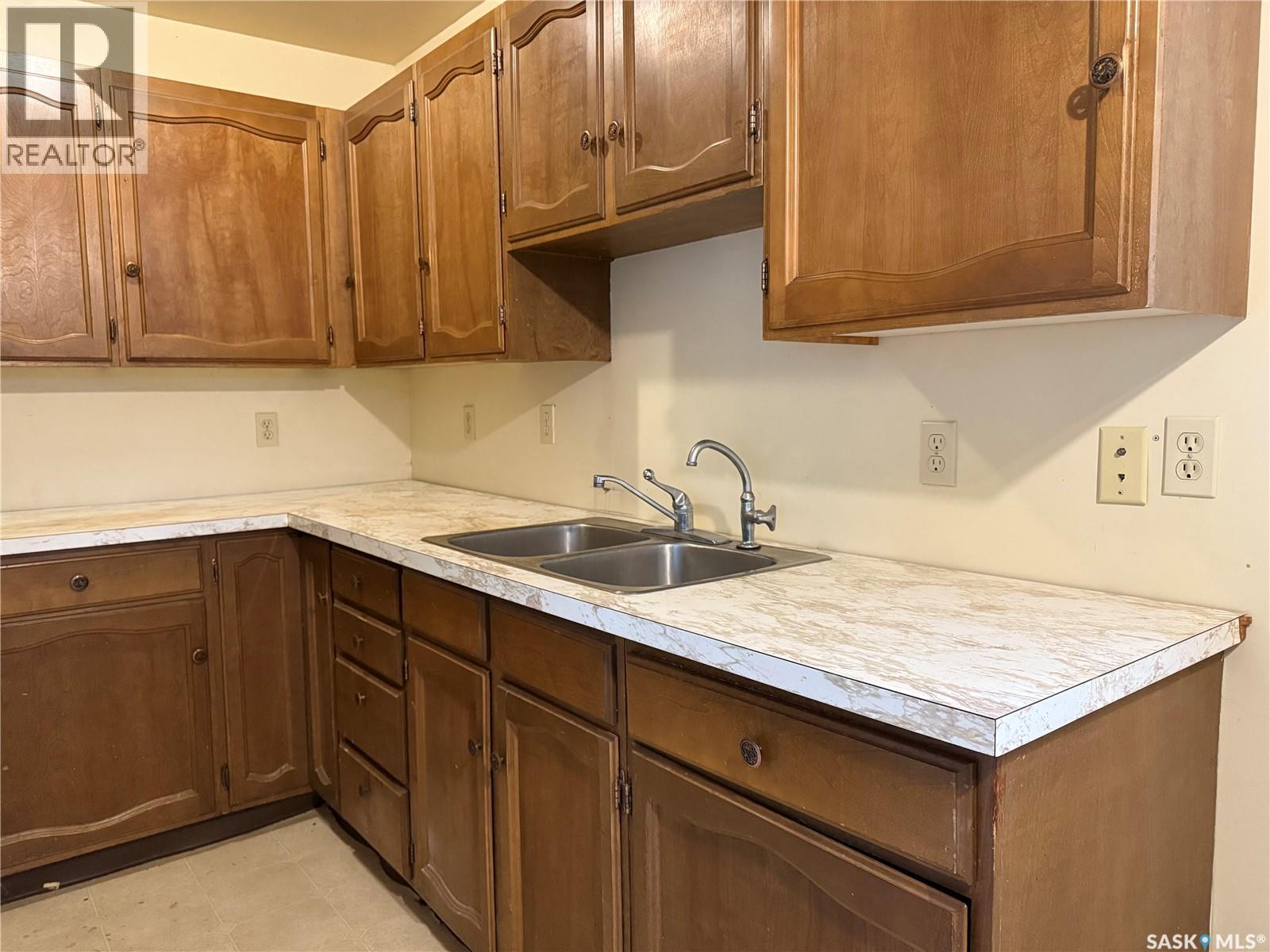 1178 Chestnut Avenue, Moose Jaw, Saskatchewan  S6H 1B1 - Photo 9 - SK024421