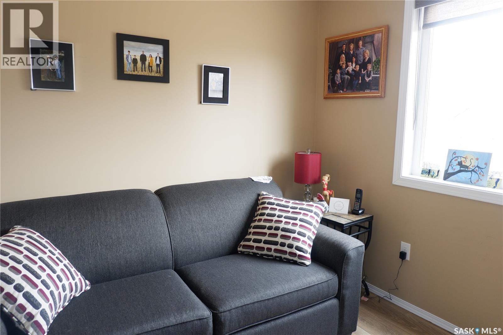 401 3rd Avenue E, Assiniboia, Saskatchewan  S0H 0B0 - Photo 18 - SK024419