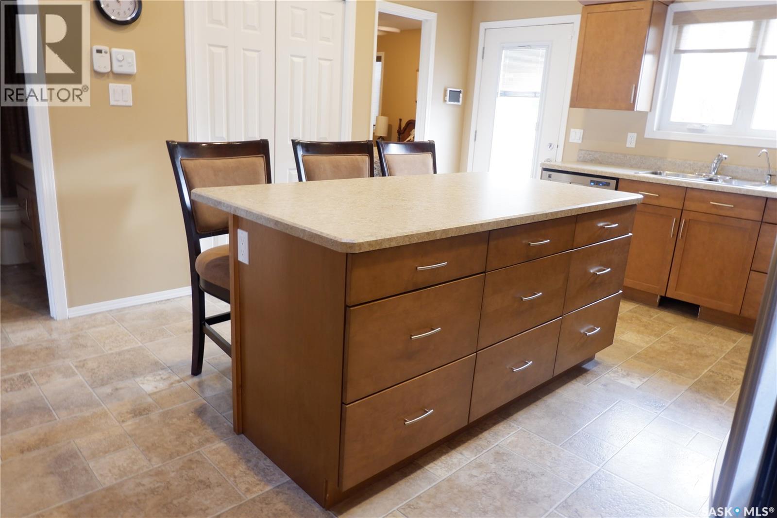 401 3rd Avenue E, Assiniboia, Saskatchewan  S0H 0B0 - Photo 6 - SK024419