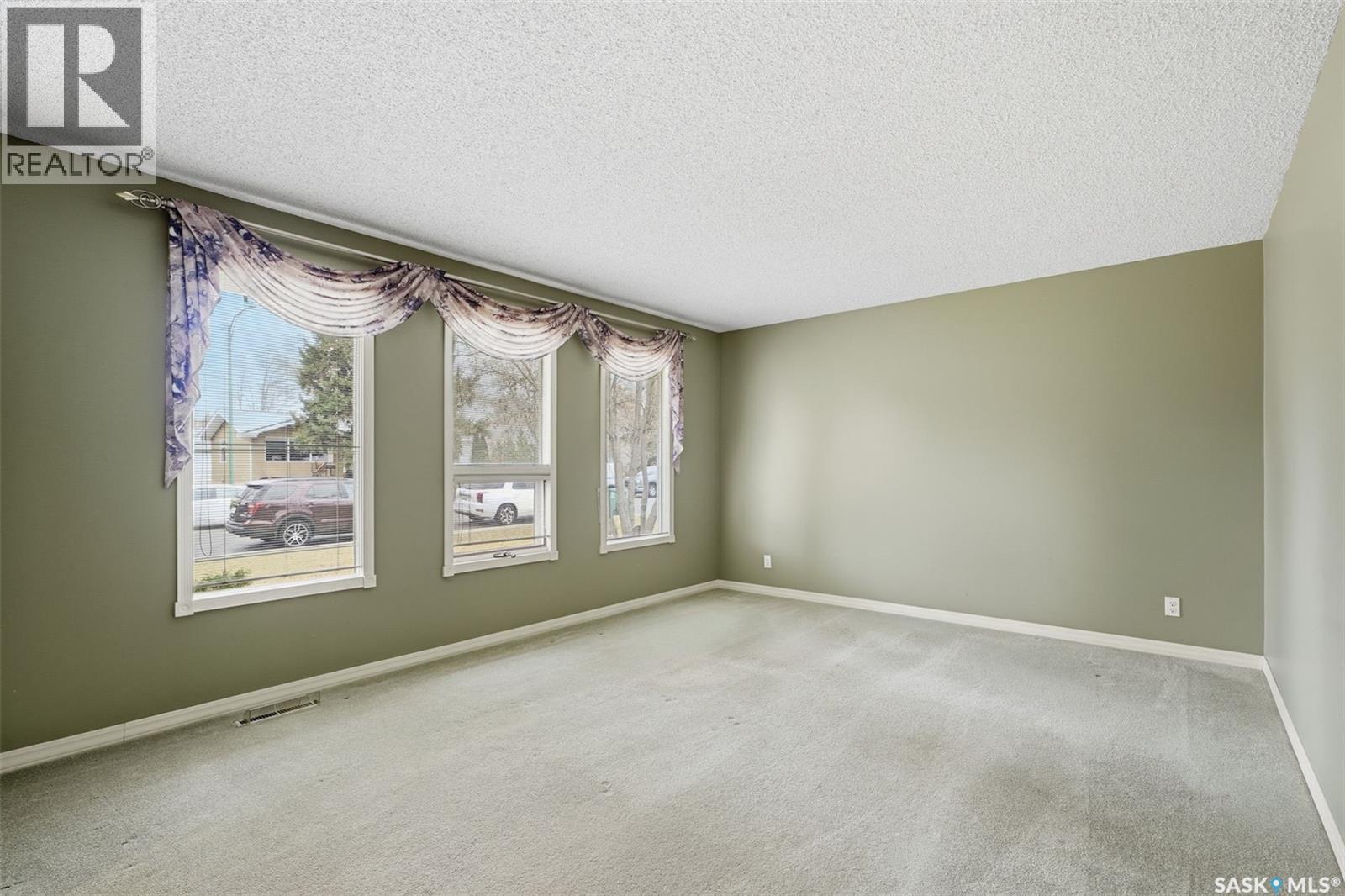 24 Oliver Crescent, Saskatoon, Saskatchewan  S7H 3C8 - Photo 2 - SK024418