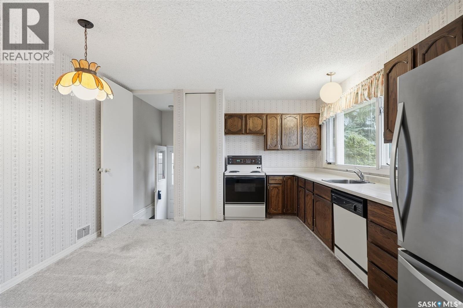 24 Oliver Crescent, Saskatoon, Saskatchewan  S7H 3C8 - Photo 5 - SK024418