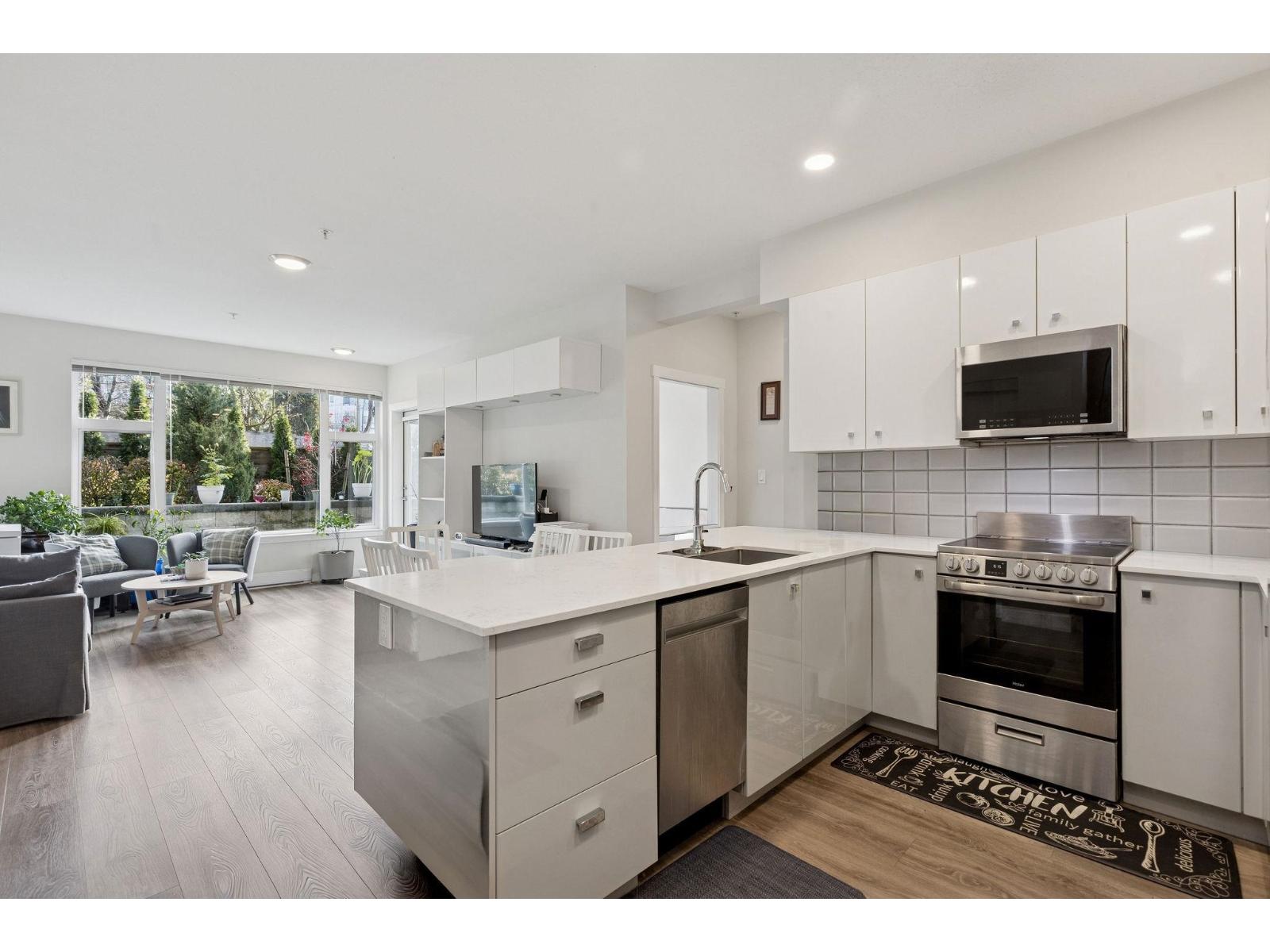 124 10838 Whalley Boulevard, Surrey, British Columbia  V3R 0G8 - Photo 1 - R3068577