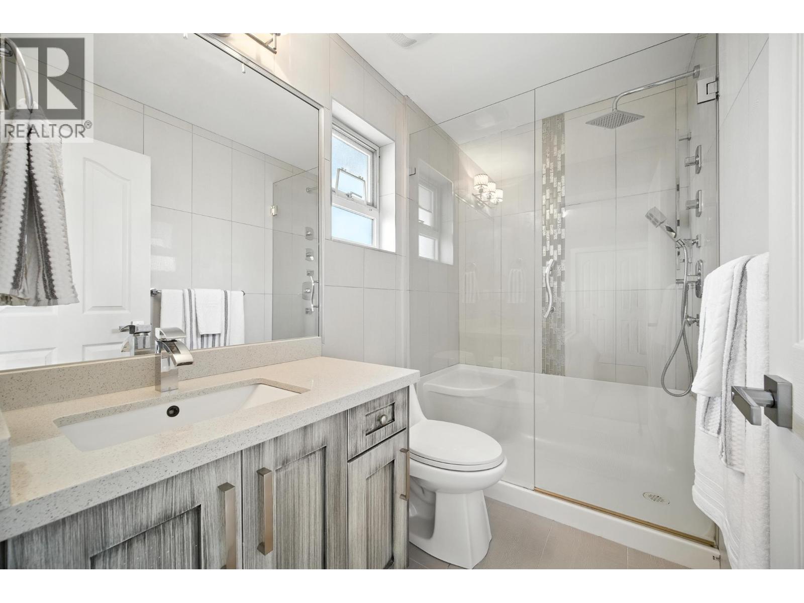 7563 1st Street, Burnaby, British Columbia  V3N 3T3 - Photo 21 - R3068513