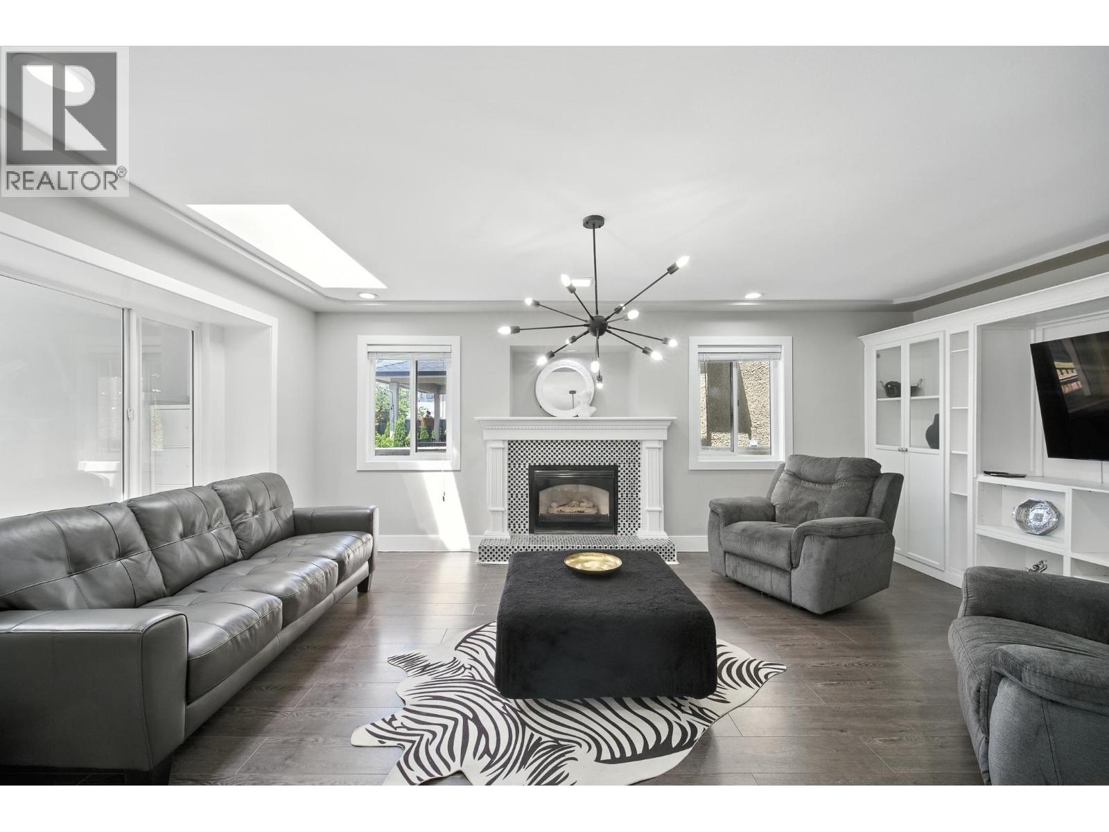 7563 1st Street, Burnaby, British Columbia  V3N 3T3 - Photo 3 - R3068513