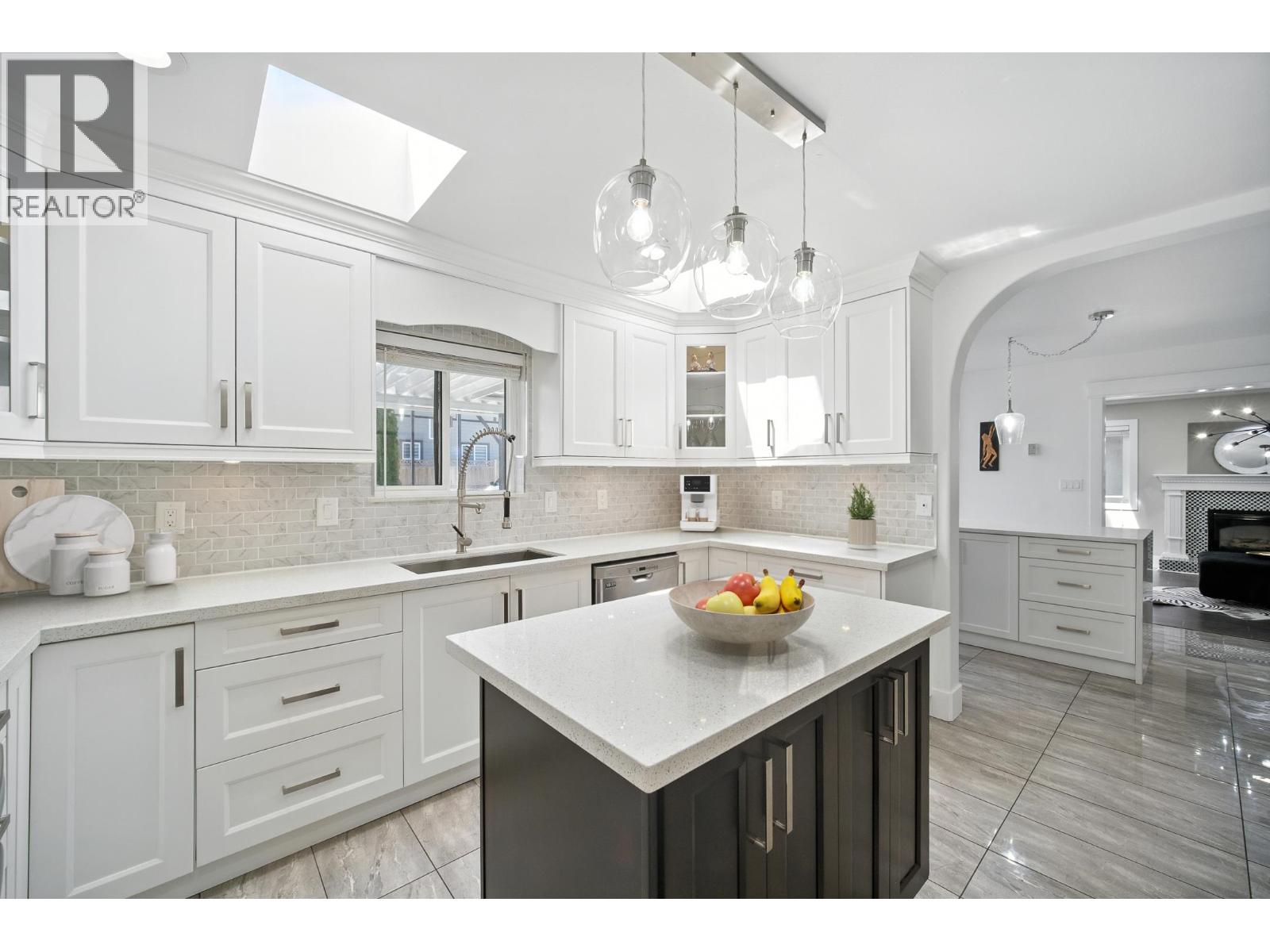 7563 1st Street, Burnaby, British Columbia  V3N 3T3 - Photo 6 - R3068513