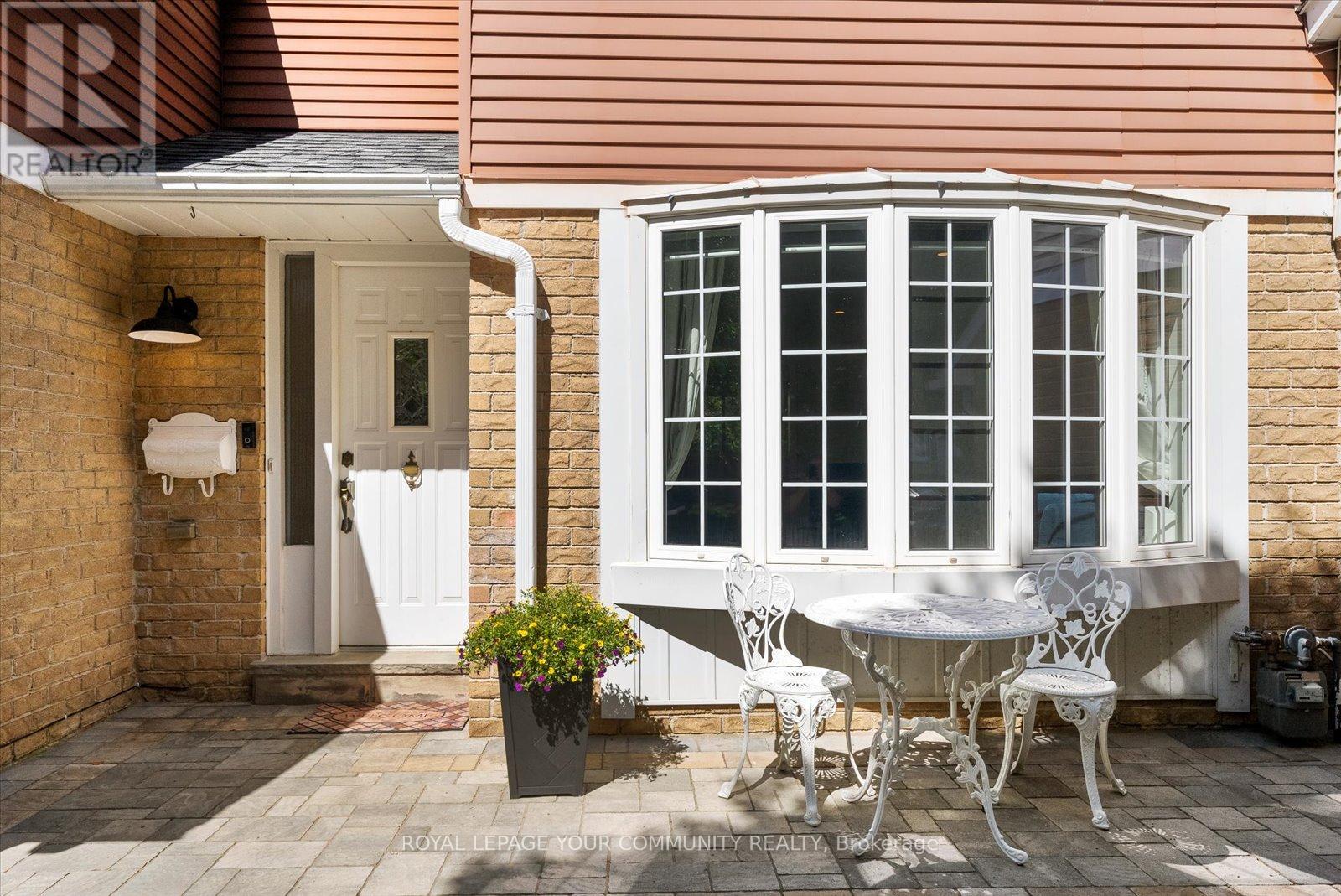 20 Sandusky Crescent, Aurora, Ontario  L4G 3N4 - Photo 2 - N12562582