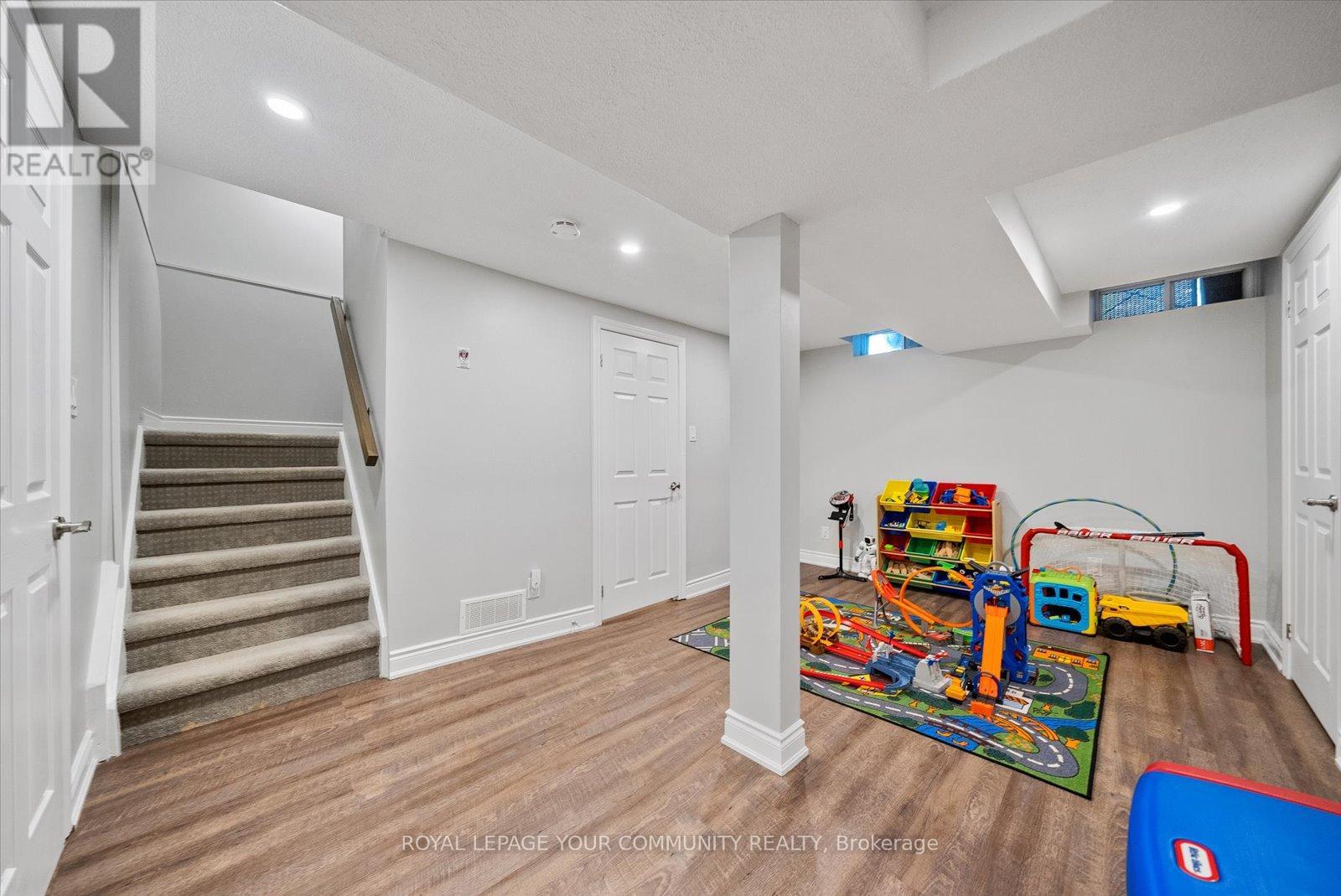 20 Sandusky Crescent, Aurora, Ontario  L4G 3N4 - Photo 21 - N12562582