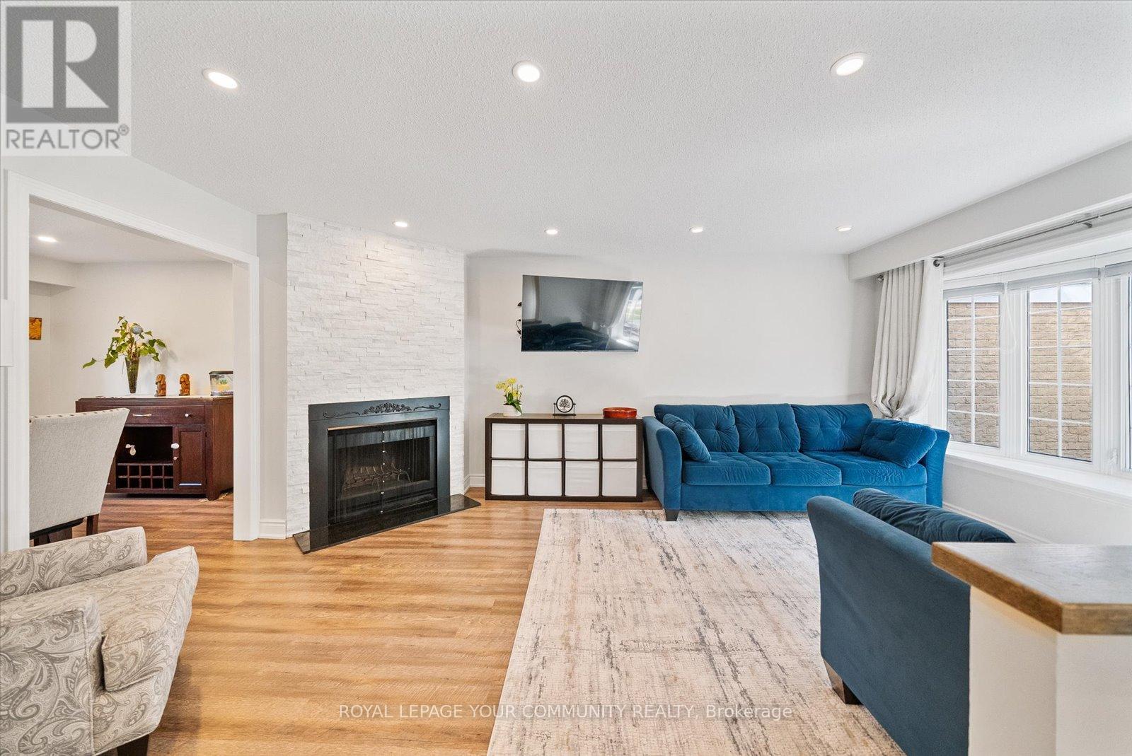 20 Sandusky Crescent, Aurora, Ontario  L4G 3N4 - Photo 4 - N12562582