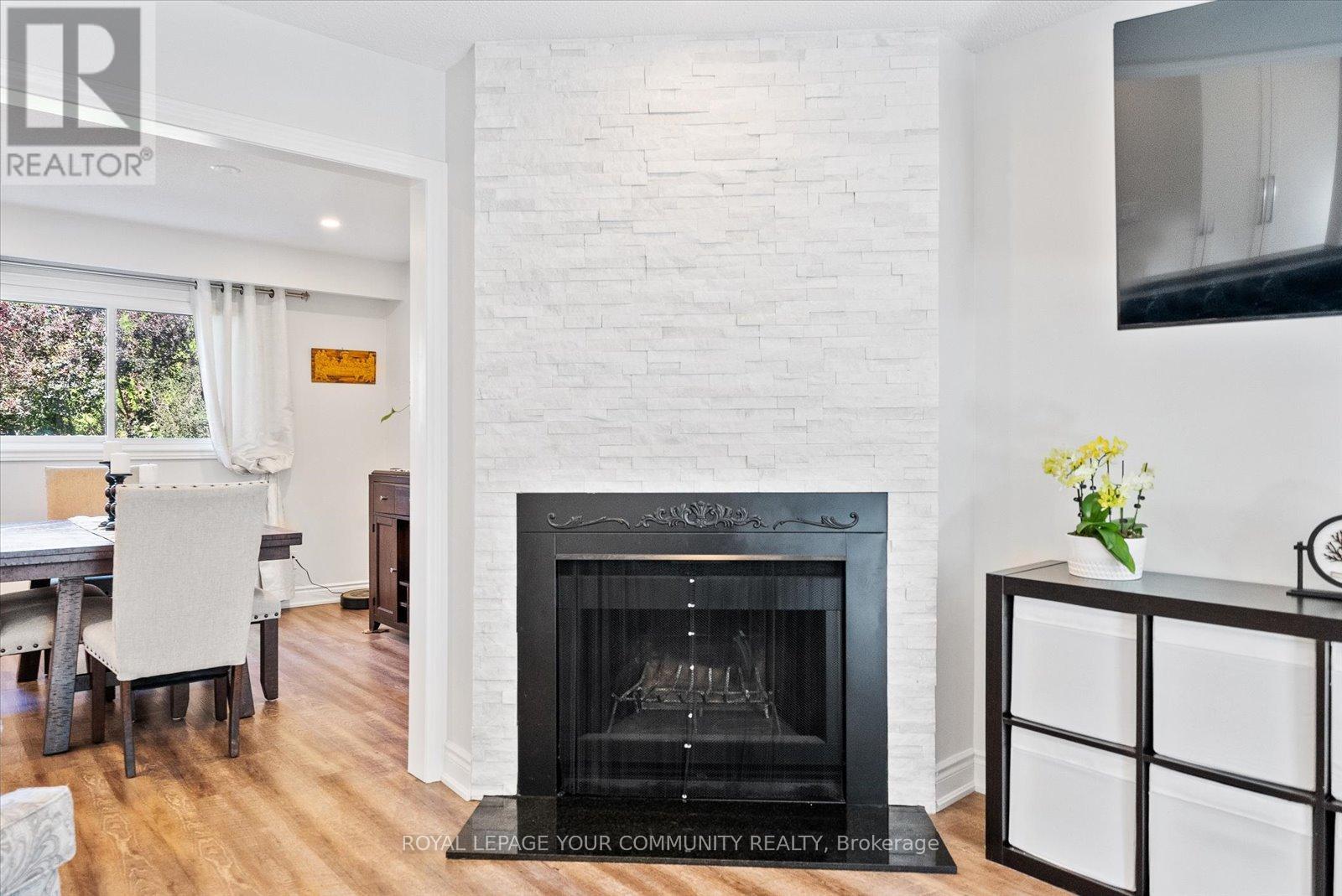 20 Sandusky Crescent, Aurora, Ontario  L4G 3N4 - Photo 5 - N12562582