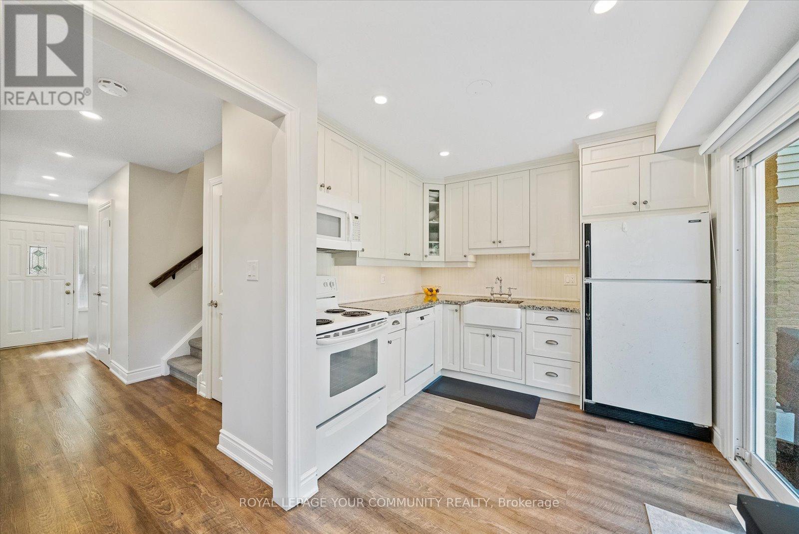 20 Sandusky Crescent, Aurora, Ontario  L4G 3N4 - Photo 9 - N12562582