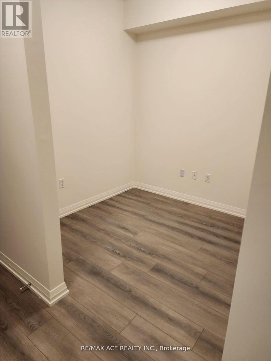 1210 - 9000 Jane Street E, Vaughan, Ontario  L4K 2M9 - Photo 2 - N12562688