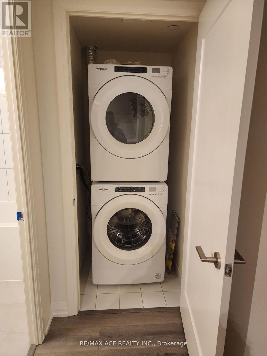 1210 - 9000 Jane Street E, Vaughan, Ontario  L4K 2M9 - Photo 3 - N12562688