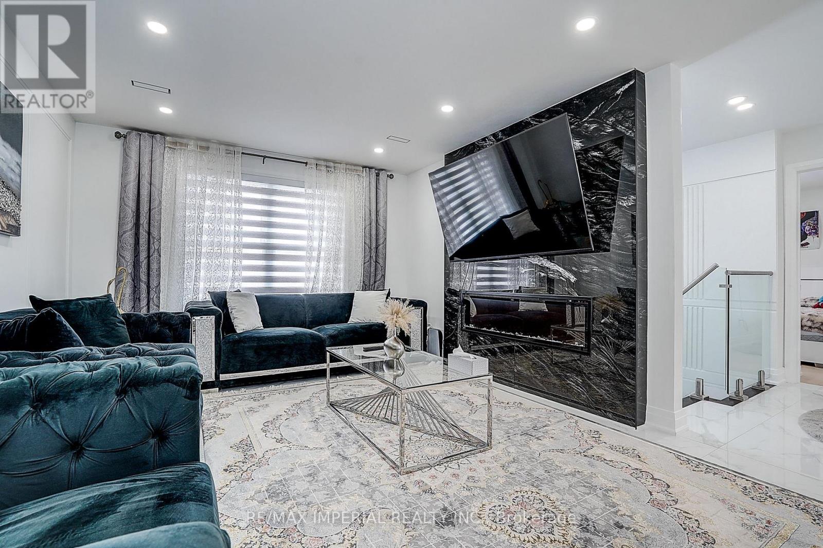 332 Dixon Boulevard, Newmarket, Ontario  L3Y 4V6 - Photo 10 - N12562774