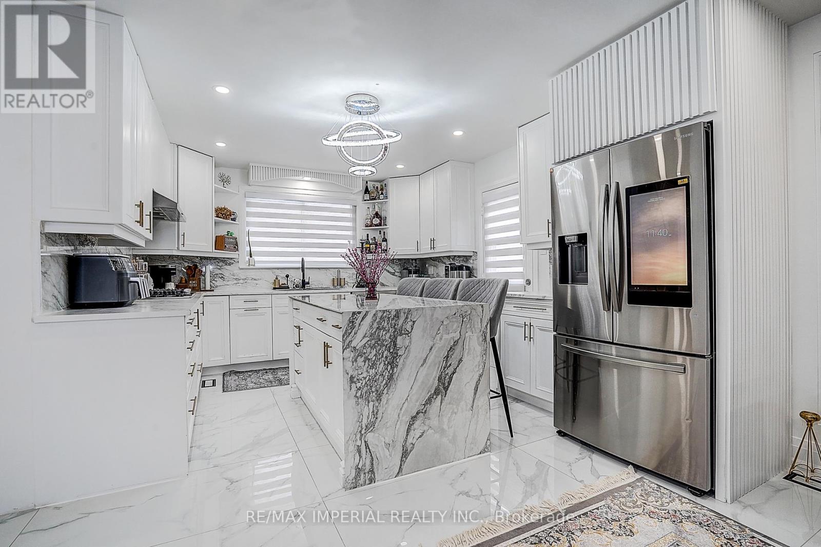 332 Dixon Boulevard, Newmarket, Ontario  L3Y 4V6 - Photo 15 - N12562774