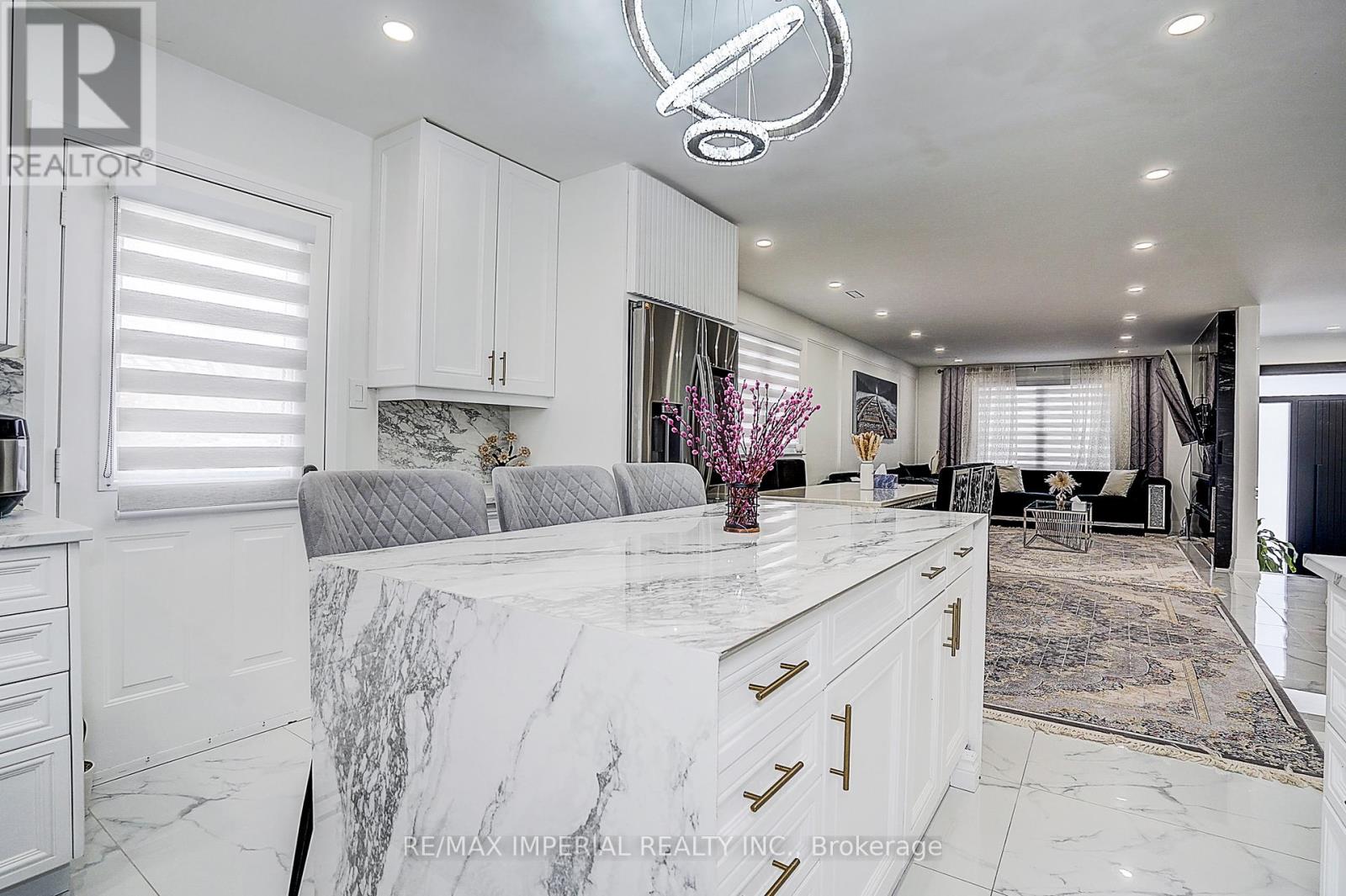 332 Dixon Boulevard, Newmarket, Ontario  L3Y 4V6 - Photo 19 - N12562774