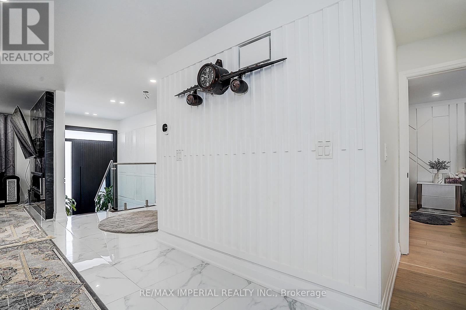 332 Dixon Boulevard, Newmarket, Ontario  L3Y 4V6 - Photo 20 - N12562774