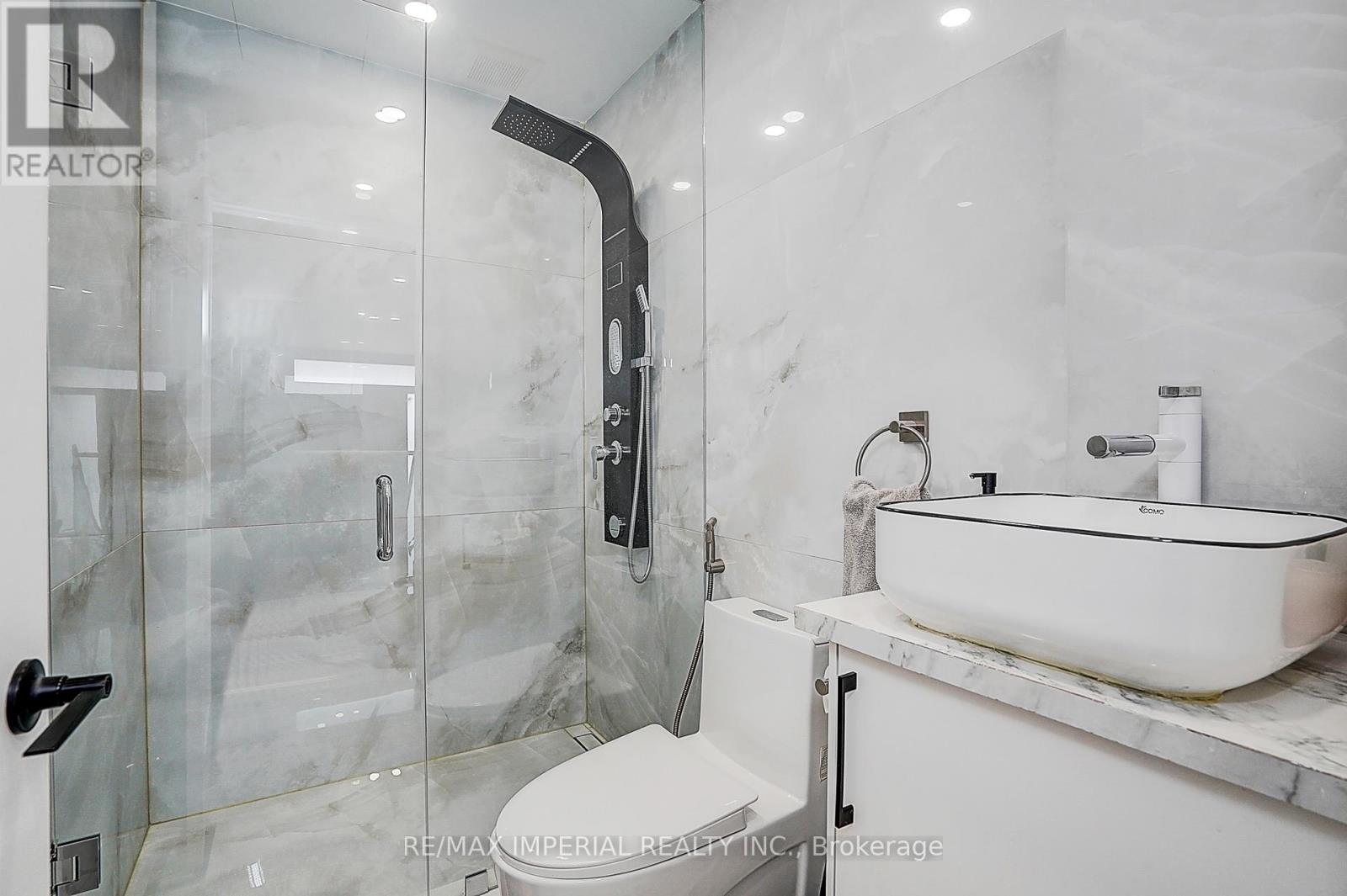 332 Dixon Boulevard, Newmarket, Ontario  L3Y 4V6 - Photo 22 - N12562774