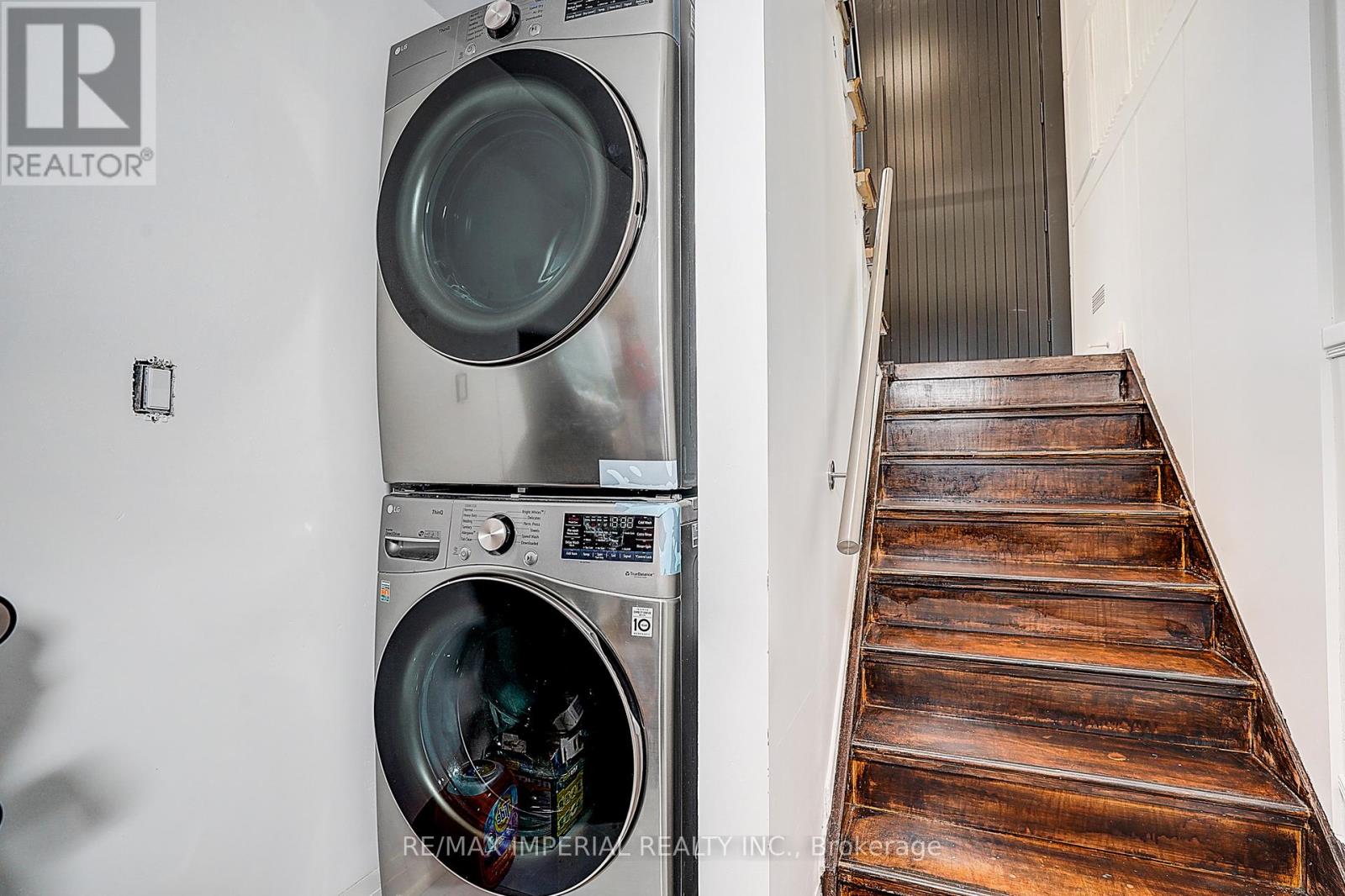 332 Dixon Boulevard, Newmarket, Ontario  L3Y 4V6 - Photo 31 - N12562774